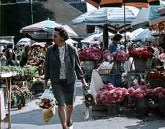 Magyarország, Budapest II., Fény utcai piac, virágárusok a Retek utcai oldalon., 1969, Zsanda Zsolt, Vajszada Károly, színes, napernyő, vödör, táska, virágárus, szatyor, Budapest, Fortepan #70162