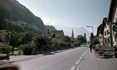 Liechtenstein, Vaduz, Aeulestrasse., 1967, Zsanda Zsolt, Vajszada Károly, színes, hegy, Fortepan #70182