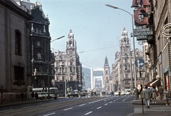 Magyarország, Budapest V., Kossuth Lajos utca a Városház utca torkolatánál, távolban az Erzsébet híd., 1970, Zsanda Zsolt, Vajszada Károly, színes, neonreklám, Ikarus-márka, neon felirat, Budapest, Ikarus 620/630, Fortepan #70209