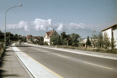 Ausztria, Feldkirch, Liechtensteiner Strasse, jobbra a Rheinbergerstrasse torkolata., 1967, Zsanda Zsolt, Vajszada Károly, színes, Volkswagen-márka, hegy, automobil, Fortepan #70219