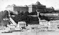 Hungary, Budapest I., Királyi Palota (később Budavári Palota) és a Lánchíd utca házai a Dunáról nézve. A felvétel 1875 körül készült., 1900, Lajtai László, pier, palace, wharf, Budapest, Fortepan #70250