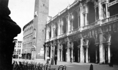 Olaszország, Vicenza, Piazza dei Signori, a városháza vagy "Basilica Palladiana" (Palazzo della Ragione)., 1914, Teodoro Wolf-Ferrari, Fortepan #70326