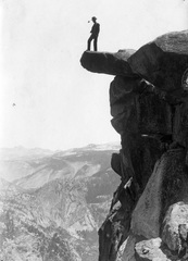 Amerikai Egyesült Államok, Kalifornia állam, Yosemite Nemzeti Park, Glacier Point., 1912, Teodoro Wolf-Ferrari, magány, szikla, tériszony, Fortepan #70457