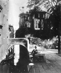 Olaszország, Velence, Rio delle Torreselle, szemben a Ponte San Cristoforo., 1900, Teodoro Wolf-Ferrari, gondola, csatorna, Fortepan #70465