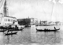 Olaszország, Velence, Canal Grande, balra a a Szent Márk-székesegyház harangtornya., 1900, Teodoro Wolf-Ferrari, gótika, gondola, csatorna, orrdísz, harangtorony, Fortepan #70471