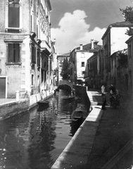 Olaszország, Velence, Rio de la Frescada, szemben a Ponte de la Donna Onesta, 1900, Teodoro Wolf-Ferrari, gondola, csatorna, Fortepan #70480