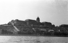 Magyarország, Budapest V., Budavári Palota (korábban Királyi Palota) a pesti alsó rakpartról nézve., 1968, Duna, Budapest, Fortepan #70586