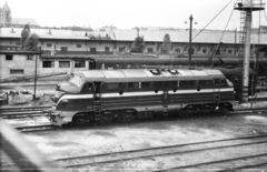 Magyarország, Budapest VI., a Nyugati pályaudvar vágányai a Ferdinánd (Élmunkás) hídról nézve., 1963, vasút, pályaudvar, MÁV M61 sorozat, svéd gyártmány, dízelmozdony, Budapest, Fortepan #70601