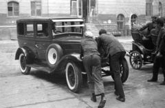 Magyarország, Budapest VI., Rippl-Rónai utca 26., az Autóközlekedési Technikum udvara. 1928-as MÁG Magosix személygépkocsi., 1969, Fortepan/Album055, magyar gyártmány, automobil, MÁG-márka, MÁG Magosix, pótkerék, Budapest, Fortepan #70611