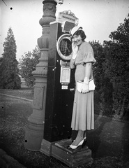 1934, Lissák Tivadar, fashion, hat, smile, woman, pylon, street scales, Fortepan #71031