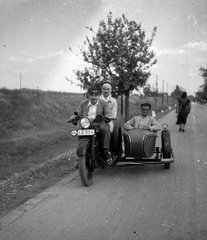 Hungary, főút Szolnok és Szajol között, balra a Tisza gátja., 1935, Lissák Tivadar, motorcycle, motorcycle with sidecar, number plate, Fortepan #71094