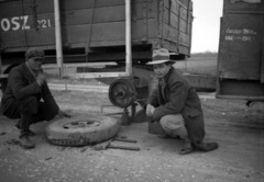 1935, Lissák Tivadar, car repair, tire, flat tyre, Fortepan #71113