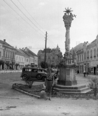 Magyarország, Tapolca, Fő tér., 1939, Lissák Tivadar, automobil, szentháromság szobor, Fortepan #71189