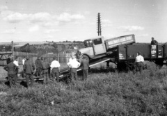 Szlovákia, Kassa, teherpályaudvar., 1939, Lissák Tivadar, MÁV, vasút, teherautó, Ford-márka, rakodás, Ford Model BB, Vakokat Gyámolító Országos Egyesület, autószállító, Fortepan #71205