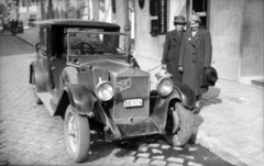 Magyarország, Budapest II., Retek utca a Káplár utca felé nézve. Fiat 520 típusú személygépkocsi., 1939, Lissák Tivadar, Fiat-márka, olasz gyártmány, automobil, rendszám, Fiat 520, Budapest, Fortepan #71219