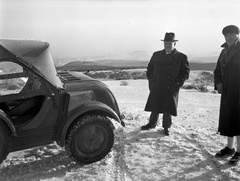 Magyarország, Budapest II.,Budapest III., Hármashatárhegy, Tempo G 1200 típusú személygépkocsi a turistaház közelében., 1939, Lissák Tivadar, magyar gyártmány, licenc, Tempo G 1200, Vehiculum-márka, Budapest, Fortepan #71344