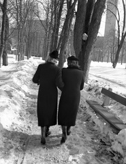 Hungary, Városmajor, Budapest XII., háttérben a Jézus Szíve-templom., 1940, Lissák Tivadar, winter, church, snow, bench, Budapest, Aladár Árkay-design, Bertalan Árkay-design, Fortepan #71358