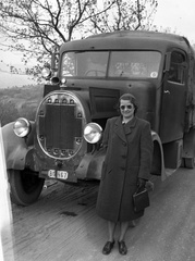 1940, Lissák Tivadar, commercial vehicle, shades, handbag, number plate, girls'n'cars, Fortepan #71362