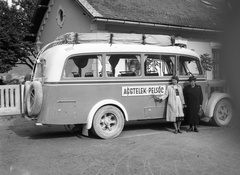 Magyarország, Mávag-Mercedes gyártmányú autóbusz Jósfavő-Aggtelek (ekkor Szin) vasútállomásnál., 1940, Lissák Tivadar, autóbusz, magyar gyártmány, MÁVAUT-szervezet, viszonylattábla, lányok-járművek, MÁVAG-Mercedes-Benz, Fortepan #71395