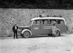 Magyarország, Jósvafő, parkoló a Baradla cseppkőbarlang bejárata mellett., 1940, Lissák Tivadar, autóbusz, magyar gyártmány, MÁVAUT-szervezet, MÁVAG-Mercedes-Benz, Fortepan #71400