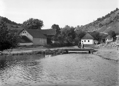 Magyarország, Jósvafő, híd a Jósva patakon a község szélén, jobbra a Rákóczi Ferenc utca., 1940, Lissák Tivadar, Fortepan #71403