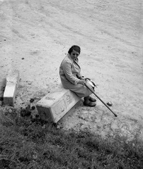 Magyarország, Ledöntött határkő a trianoni határnál Aggtelek és Kecső között., 1940, Lissák Tivadar, határkő, Fortepan #71408