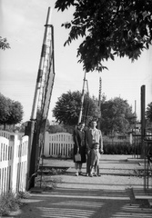 Magyarország, Balatonmáriafürdő, Ady Endre utca, a vasúti átjáró túloldalán Balatonkeresztúr., 1940, Lissák Tivadar, sorompó, Fortepan #71412