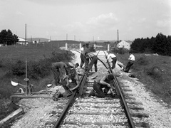 Magyarország, Hajmáskér, vasútépítés a laktanyában., 1940, Lissák Tivadar, sínpálya, utász, kitérő, Fortepan #71423