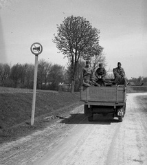 Croatia, országút Baranyaszentistván és Pélmonostor között., 1941, Lissák Tivadar, tableau, commercial vehicle, soldier, photography, number plate, board, no photo, Fortepan #71482