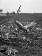 Croatia, Beli Manastir, a megrongált Szívó-árok feletti vasúti híd maradványai., 1941, Lissák Tivadar, railway, war damage, wrecked bridge, Fortepan #71488