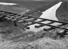 Croatia, Beli Manastir, megrongált vasúti híd a Szívó-árok felett., 1941, Lissák Tivadar, railway, bridge, war damage, railway bridge, Fortepan #71490