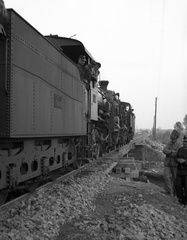 Horvátország, Pélmonostor, teherpróba a Karasica patak felett helyreállított vasúti hídon., 1941, Lissák Tivadar, gőzmozdony, híd, vasúti híd, hídépítés, MÁV 324 sorozat, terheléspróba, Fortepan #71542