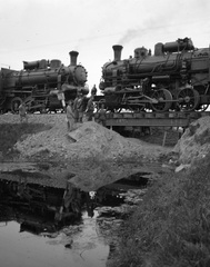 Horvátország, Pélmonostor, teherpróba a Szívó-árok felett helyreállított vasúti hídon., 1941, Lissák Tivadar, gőzmozdony, vasút, híd, MÁV 324 sorozat, terheléspróba, Fortepan #71545