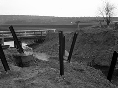 Horvátország, ideiglenes közúti híd a Szívó-árok felett Baranyavár és Pélmonostor között., 1941, Lissák Tivadar, híd, automobil, Fortepan #71553