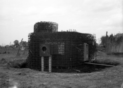 Horvátország, Pélmonostor, befejezetlen bunker a vasútállomás mellett., 1941, Lissák Tivadar, építkezés, bunker, Fortepan #71560