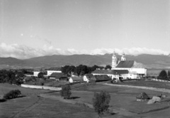 Románia,Erdély, Csíkszereda, Csíksomlyó (ekkor önálló), Kegytemplom a Kálváriától nézve., 1941, Lissák Tivadar, templom, látkép, Fortepan #71686