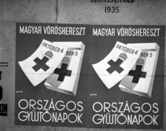 Magyarország, Budapest II., Margit körút - Keleti Károly utca sarok, plakátok a Regent-ház falán., 1941, Lissák Tivadar, plakát, Magyar Vöröskereszt, Klösz György és Fia Grafikai Rt, Gönczi-Gebhardt Tibor-grafika, Budapest, Fortepan #71726