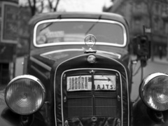 Magyarország, Budapest I., Mercedes taxi az Alagút utcában, jobbra a Pauler utca torkolata., 1941, Lissák Tivadar, német gyártmány, felirat, Mercedes-márka, automobil, Mercedes W136, Budapest, jobbra hajts, Fortepan #71741