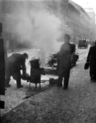 Magyarország, Budapest V., Október 6. (gróf Teleki Pál) utca az Arany János utca felé nézve., 1942, Lissák Tivadar, automobil, Budapest, füst, Fortepan #71780