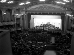 Magyarország, Budapest VIII., a mai Erkel Színház, ekkor Magyar Művelődés Háza, a Budapesti Kórus hangversenye., 1942, Lissák Tivadar, csoportkép, színház, enteriőr, színházterem, Budapest, Fortepan #71823