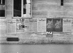 Magyarország, Budapest XIII., a Pozsonyi út 49. (ekkor 51.) számú sarokház Victor Hugo (Wahrmann Mór) utca felöli oldala., 1942, Lissák Tivadar, plakát, propaganda, hirdetmény, Budapest, Fortepan #71838