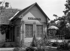 Magyarország, Balatonmáriafürdő, Petőfi Sándor utca 26., KATICABOGÁR villa., 1942, Lissák Tivadar, felirat, nyaraló, tábla, Fortepan #71842