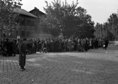 Magyarország, Budapest I., a Déli pályaudvar indulási oldala. Az Országos Gyermekvédő Liga szervezésében nyaralásra induló gyerekek., 1942, Lissák Tivadar, csoportosulás, Budapest, Fortepan #71874