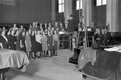 Magyarország, Budapest VIII., a Magyar Rádió 6-os stúdiója, Bárdos Lajos karnagy és a Budapesti Kórus., 1942, Lissák Tivadar, hangszer, zongora, kórus, karmester, Budapest, Magyar Rádió, Fortepan #71921