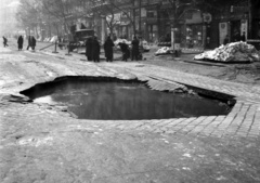 Magyarország, Budapest VI., Teréz körút a Szófia (Hegedűs Sándor) utca felől az Oktogon (Mossolini tér) felé nézve., 1943, Lissák Tivadar, sínpálya, Budapest, Fortepan #72022