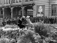 Hungary, Budapest XVI., Mátyásföld, Újszász utca 41-43. (Keresztúri út 1-3.), a Magyar Királyi Honvéd gépkocsiszertár díszudvara, ünnepi mise., 1943, Lissák Tivadar, monument, soldier, liturgy, Budapest, Fortepan #72100