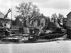 Hungary, Budapest XVI., Mátyásföld, Újszász utca 41-43. (Keresztúri út 1-3.), a Magyar Királyi Honvéd gépkocsiszertár díszudvara, haditechnikai bemutató., 1943, Lissák Tivadar, Hungarian brand, combat vehicle, engine, Budapest, Fortepan #72101