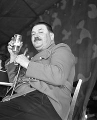 1943, Lissák Tivadar, moustache, drinking, soldier, sword, Fortepan #72125