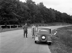 Hungary, a 3-as főút Gödöllő közelében., 1943, Lissák Tivadar, Gerrman brand, DKW-brand, automobile, number plate, spare wheel, hands behind the back, Fortepan #72137