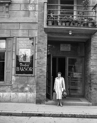 Slovakia, Komarno, Megye utca (Župná ulica), a Tromler Szálloda dísztermének bejárata., 1943, Lissák Tivadar, ad, Dreher-brand, hotel, beer, movie theater, Fortepan #72181